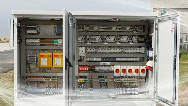 Plastic-VS-Metal-Enclosures