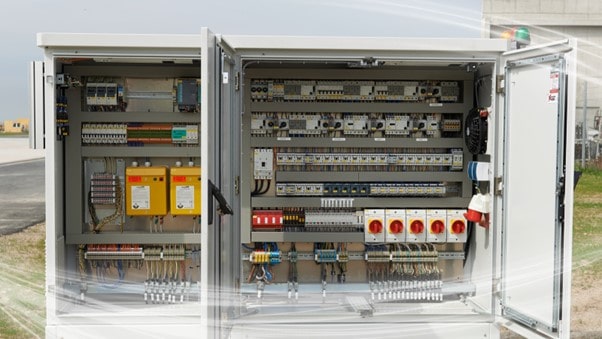 Plastic-VS-Metal-Enclosures