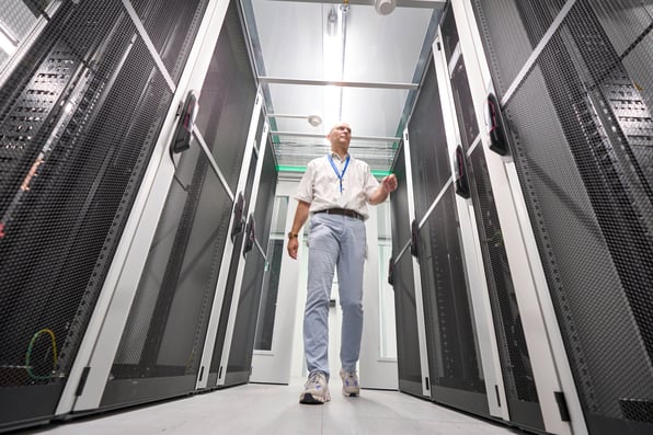 A person walking past data centres discovering the advantages of Rittals Edge solution